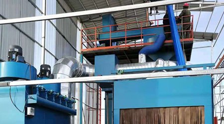 普華重工輥道拋丸機(jī)安裝完畢，清理效果非常好，客戶點(diǎn)贊